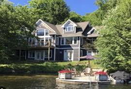 Beachside cottage for rent in Muskoka